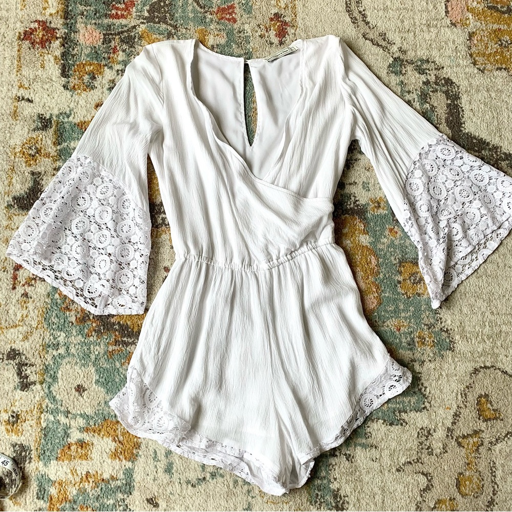 Abercrombie & Fitch White Lace Bell 3/4 Sleeve Shorts Romper S